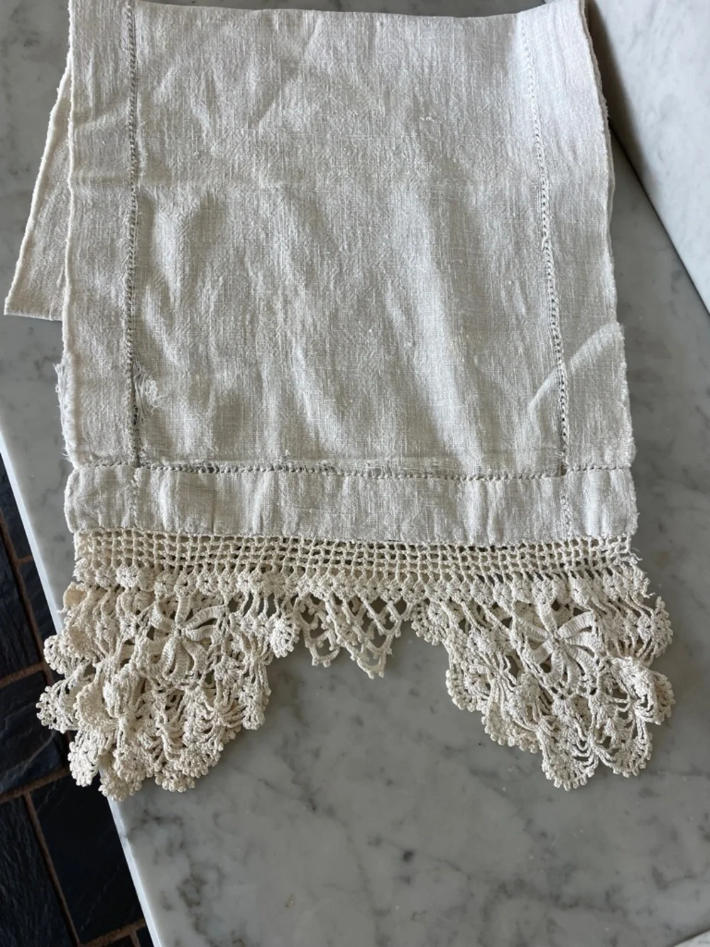 VINTAGE Crochet-Edged Linen Table Runner in Natural Ivory
